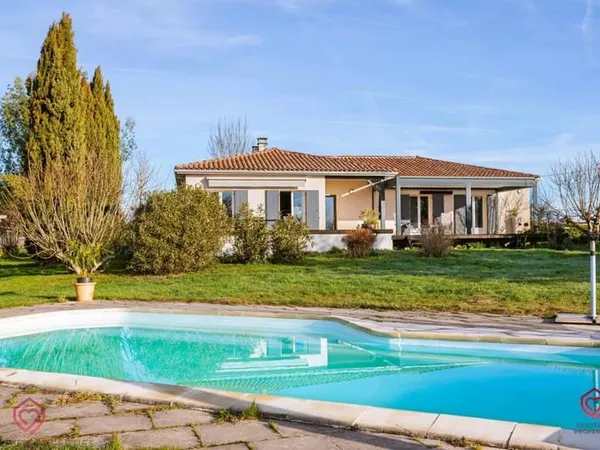 Villa avec lumineuse avec vue panoramique
