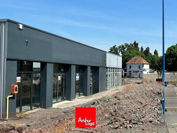 Local commercial 681 m²