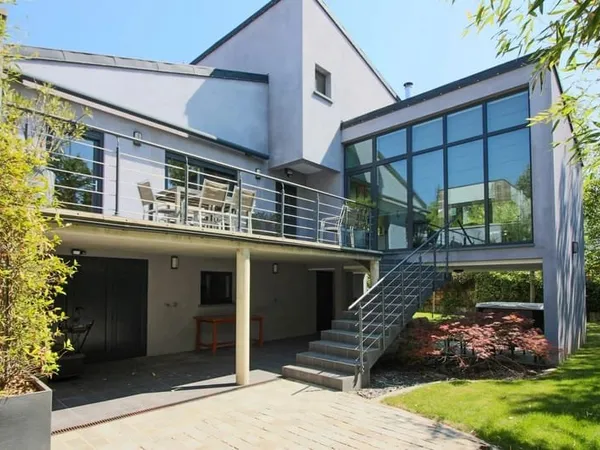 Maison d'architecte de 143 m² à proximité immédiate des bord
