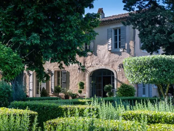 Magnifique mas à louer, proche de Saint-Rémy de Provence et d'Avignon