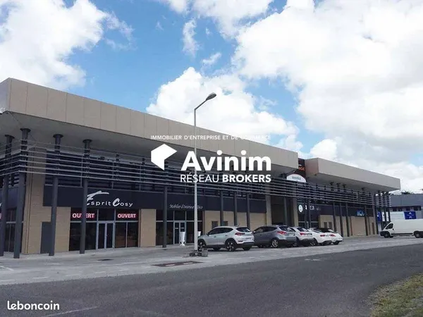 Local 165 m² Baie-Mahault