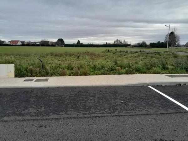 Terrain 600 m²