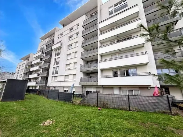 Appartement T2 de 44 m² avec balcon et garage à Villeurbanne 69100