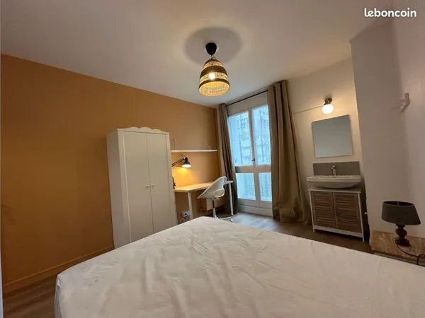 Dans coloc' rénovée - Villejean - chambre meublée - disponible début Avril