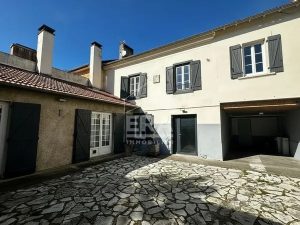 Maison de ville 4 chambres + studio indépendant - Grand terrain