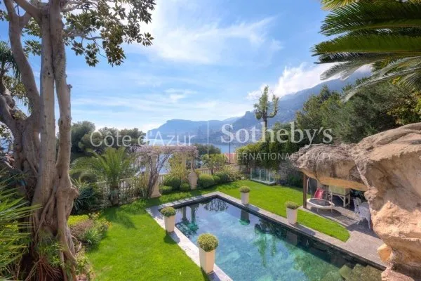 Roquebrune-Cap-Martin - Propriété de luxe néo-coloniale avec vue mer panoramique sur Monaco