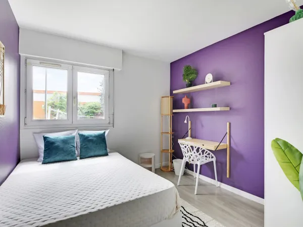 Chambre violette de 10 m²