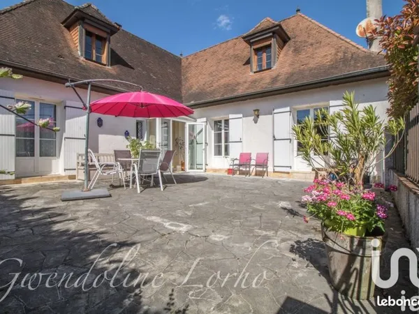 Maison 7 pièces 215 m²