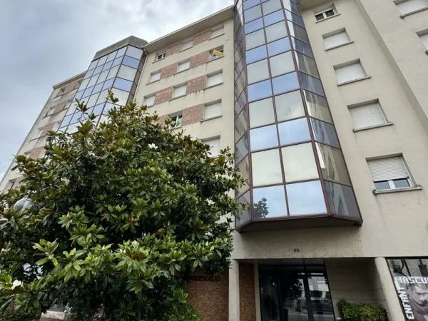 Appartement rénové, lumineux, de 44 m2 avec ascenseur