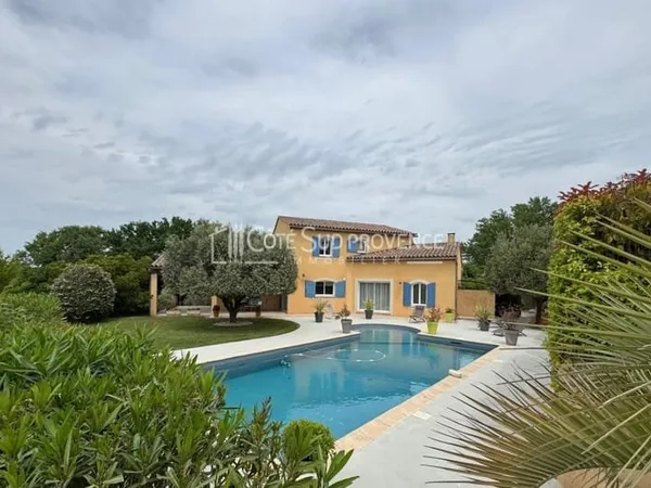 VILLA CONTEMPORAINE AVEC PISCINE SAINT-DIDIER