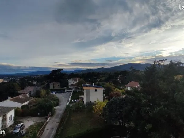 Appartement F5 81 m2 à finir de rénover vue imprenable sur le Vercors les Alpes le Mt Blanc Annonay 