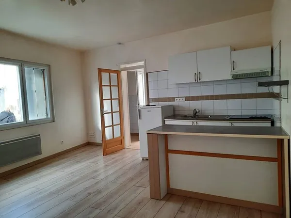 Studio Surgeres : 27.46 m2 environ
