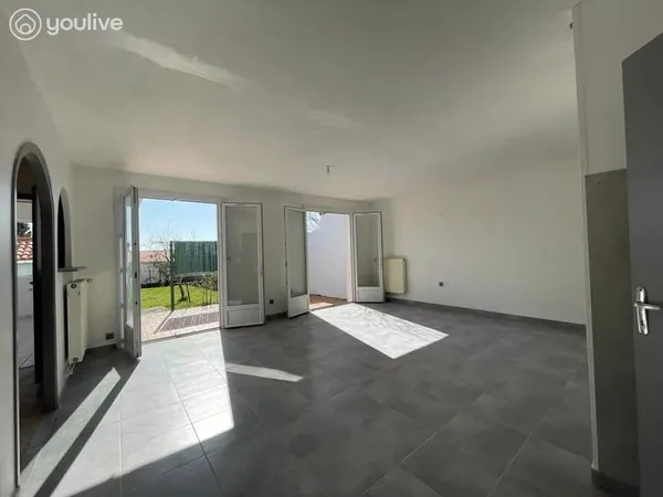 Maison de plain-pied 85 m² - 2 chambres + bureau - Jardin exposé plein sud - Brem-sur-Mer