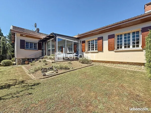 Maison 9 pièces 242 m²