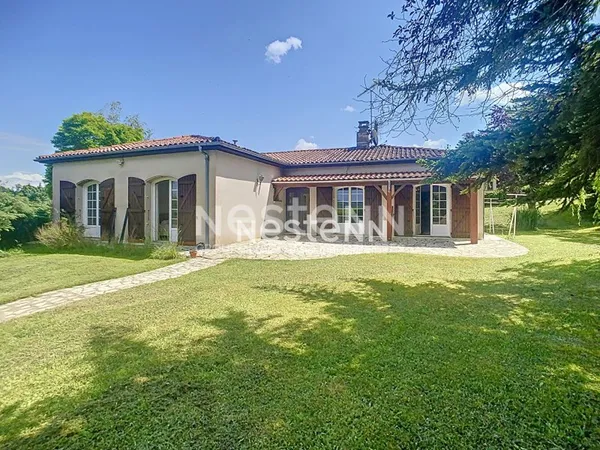 A vendre maison plain pied, garage double et terrain de 5135m² à Nérac