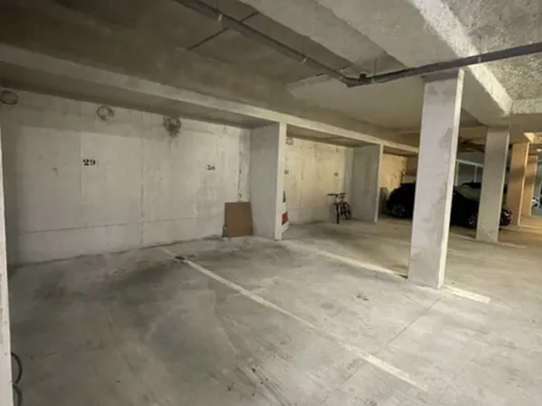 Brignoles Chemin Saint Pierre places de stationnement sous-s