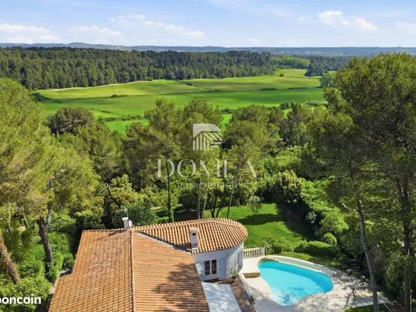 Villa 8 pièces 231 m²