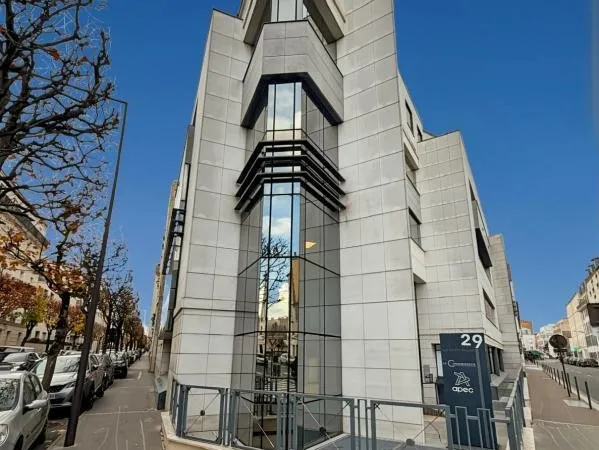Bureaux très fonctionnels et situés à proximité du RER "Vincennes"