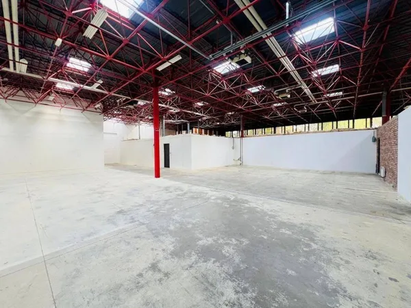 Local d'activité 3423 m²