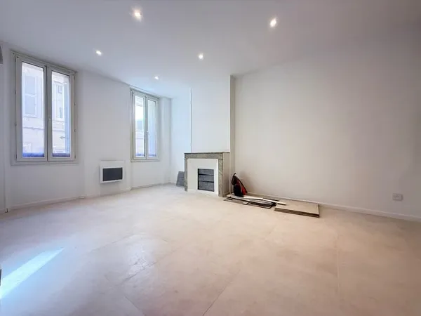 T3 RENOVE DE 54 M2 RUE TAYLOR