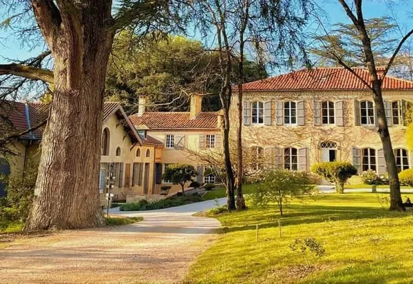 Domaine historique d'exception, dans un écrin de nature préservée.