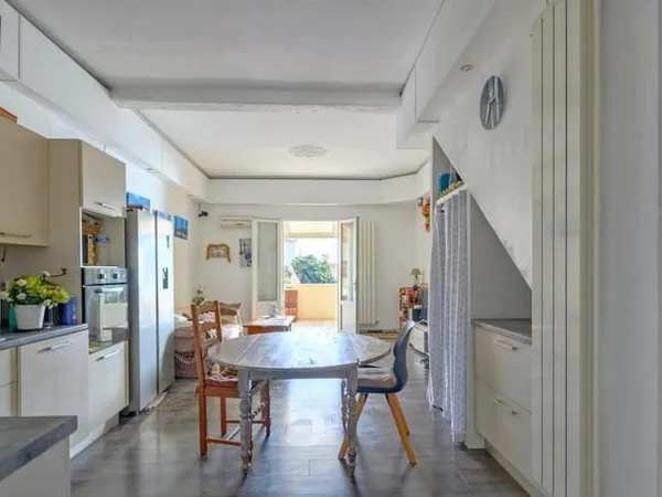 NIMES Maison de ville en triplex 3 pièces 90 m2 avec veranda