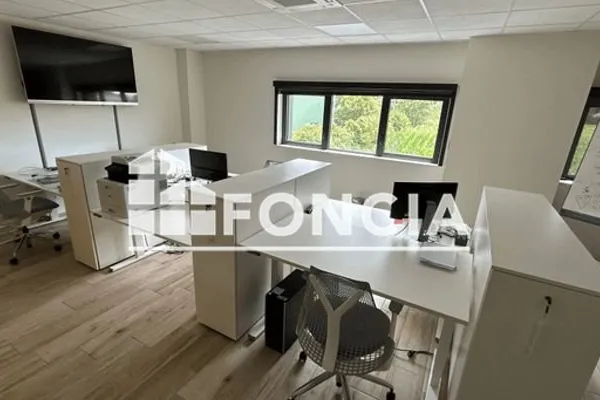 LOCAUX_COMMERCIAUX