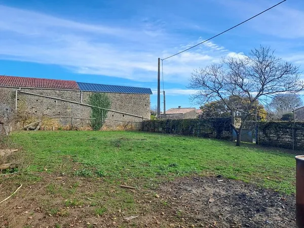 Terrain Constructible Proche 79220 Ste Ouenne 660 m2