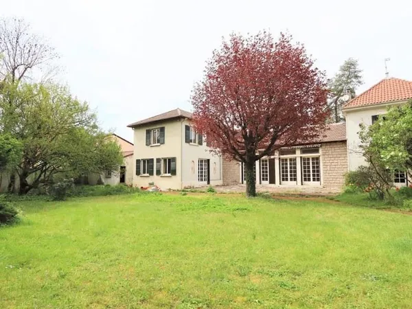 Maison 7 pièces 247 m²