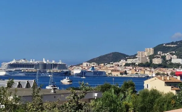 Maison vue mer en ville type F5 + F2