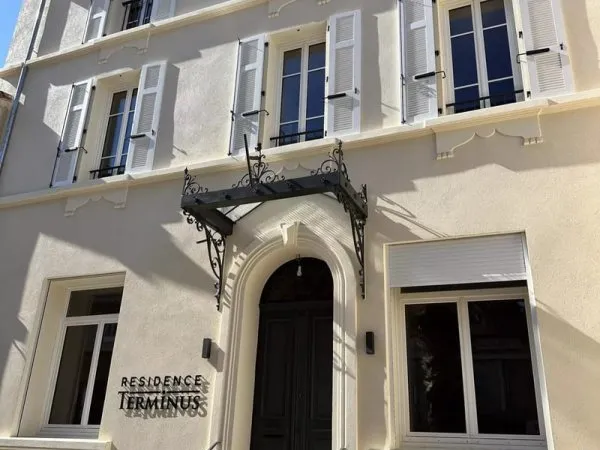 Idéal Investisseur - Immeuble Meublé à Fort Rendement au Coeur de Sainte-Maxime