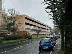 Place de parking couverte sécurisée - Évry Village