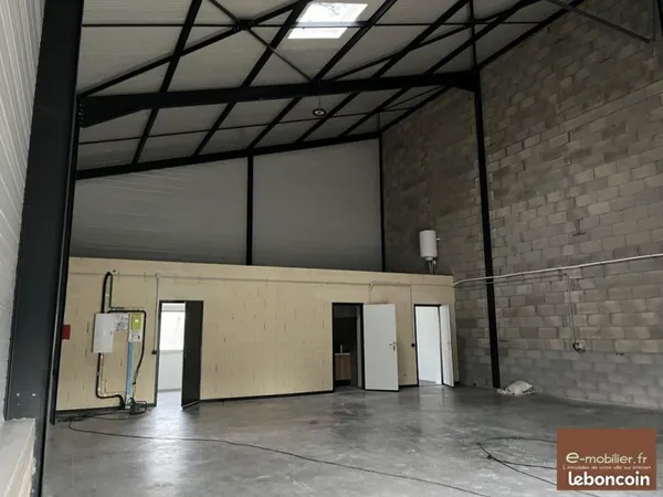 Bureaux, atelier 188 m² Saint-Béron