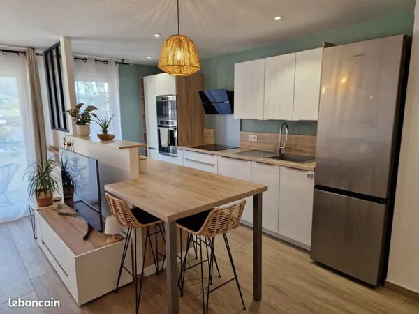 Joli T3 rénové de 64 m² avec balcon, à Annecy