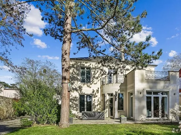 Maison 9 pièces 256 m²