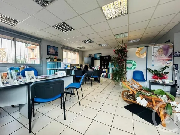 Local 49 m²