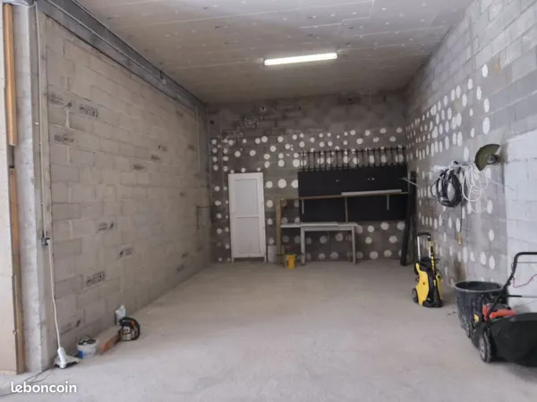 Local d’activité et entrepôt Location Pompey  70m² 520€