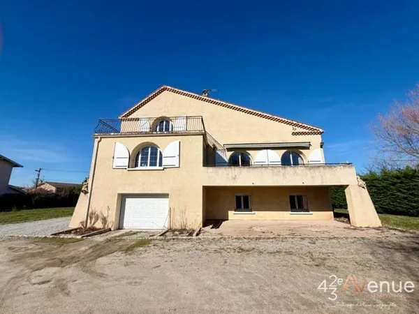Sury Le Comtal maison de 265 m2 habitable sur 1200 m2 de terrain