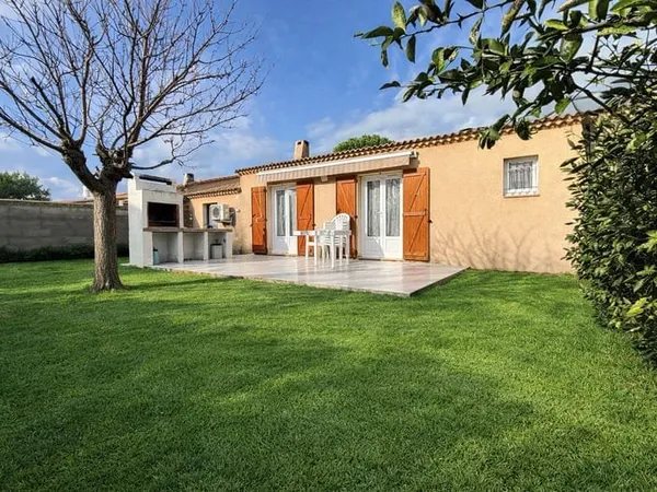 A VENDRE DEPT 30 (GARD) UCHAUD VILLA PP 3 CHAMBRES JARDIN ET