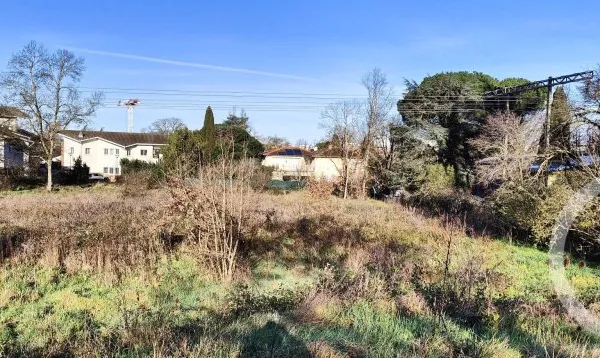 Terrain 5681 m²