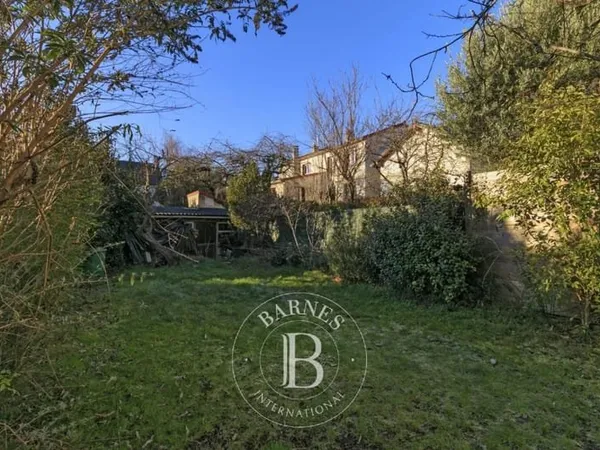 SURESNES - BELLE MAISON FAMILIALE AVEC JARDIN
