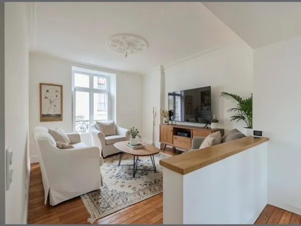Appartement T4 - 74m2 Charme de l'ancien rénové - Quartier Place du Sanitat Nantes.