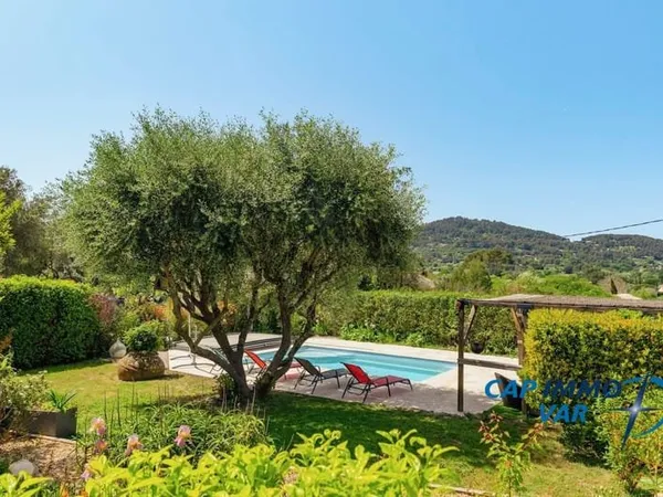 Maison 5 pièces de plain pieds sur 1200m2 de terrain avec pisci