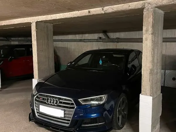 Place de parking sous sol fermé