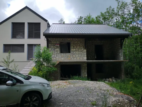 MAISON à CHEZERY