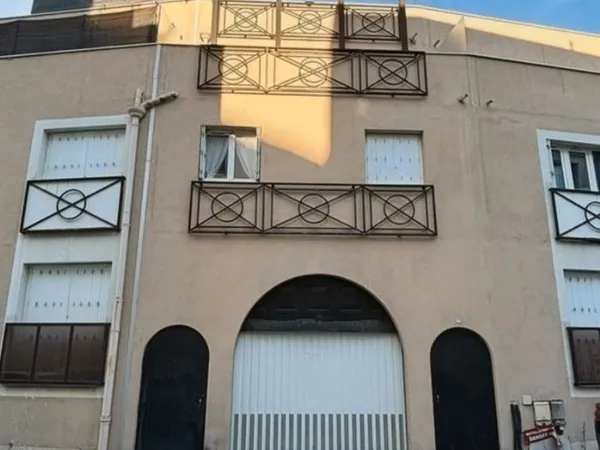 🏍️ Emplacement moto sécurisé à louer - Centre-ville