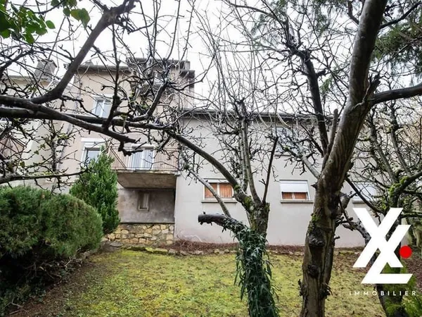 Maison 10 pièces 261 m²