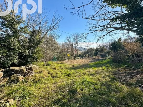 Terrain 782 m²