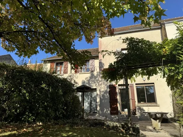 MAISON ANCIENNE AVEC JARDIN CENTRE VILLE BELLEME