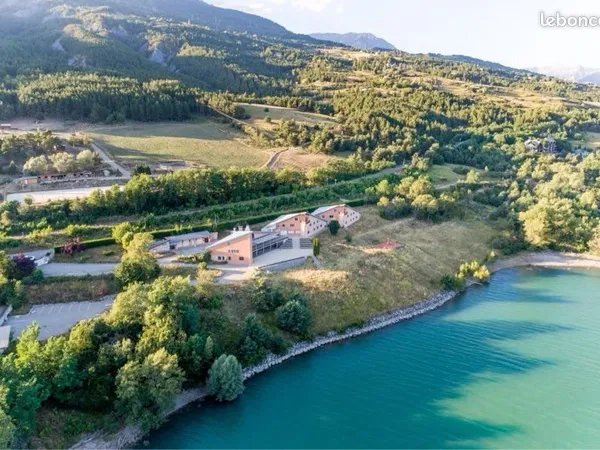 Hôtel - Vue Lac de Serre-Ponçon - Embrun (Hautes-Alpes)